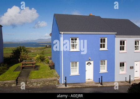 Eyeries Co Cork Eire Irlanda coloratissima casa tradizionale villaggio sul Ring di Beara Foto Stock