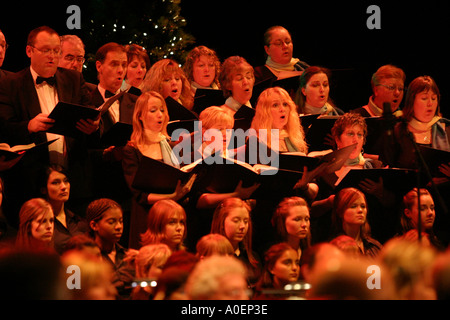 Le prestazioni di concerto Wales Millennium Centre per la Baia di Cardiff Galles del Sud Foto Stock