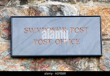 Placca di ardesia sul Post Office Beddgelert Gwynedd North Wales UK Foto Stock