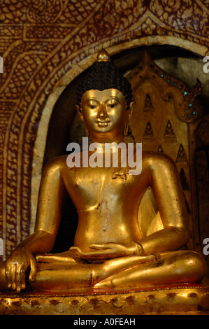 Wat Pra Singh in Chiang Mai nel nord della Thailandia. Foto Stock