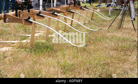 PENTRAETH Isola di Anglesey North Wales UK agosto una fila di archetti di tiro con l'arco e una faretra Foto Stock