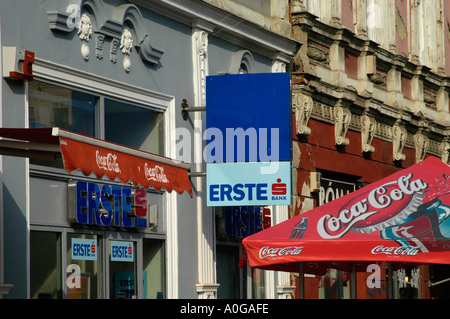 Erste Bank, Coca Cola in Ungheria Foto Stock