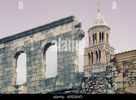 Belfry presso San Domnio cattedrale, argento parete Gate, il Palazzo di Diocleziano a Split, Dalmazia, Croazia Foto Stock