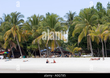 La scena sulla spiaggia di Pantai Cenang Pulau Langkawi Malaysia Foto Stock