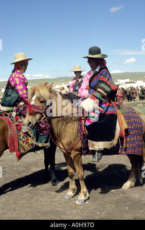 Kampas cavallo gli uomini e le donne al Naqu annuale Fiera Cavalli in Tibet, regione autonoma della Cina,Himalaya Foto Stock