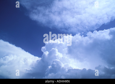 Supercell storm cloud downdraft. Thunderstorm and dramatic hail clouds formation over Taos New Mexico. Extreme weather climate change. Heavy rain Foto Stock