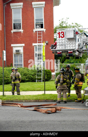 I Vigili del Fuoco in azione in un incendio nel centro di Toledo, Ohio. Foto Stock