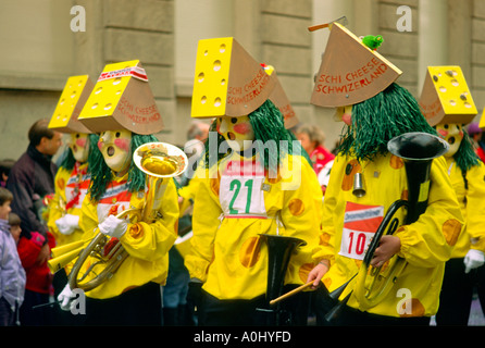 La Svizzera Basilea Fastnacht carnevale costumi di formaggio Foto Stock