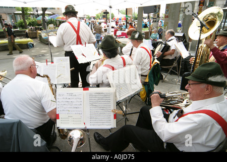 Cleveland Ohio, Market Square on Lorain, Swinging Bavarians, band tedesca, musica, intrattenimento, spettacolo, spettacolo, tour turistico turistico dei visitatori Foto Stock