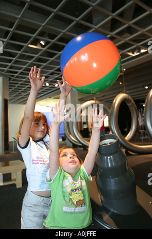 Cleveland Ohio,Great Lakes Science Center,centro,museo interattivo per bambini,storia,collezione espositiva,formazione vendita esposizione,impara,informa Foto Stock