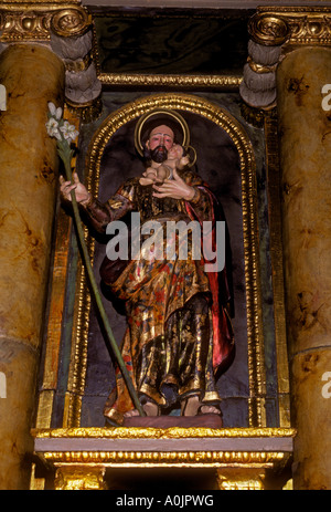 San Giuseppe tenendo in braccio Gesù Bambino, dettaglio, altare, la missione di san francisco de asis, Missione Dolores, San Francisco, California Foto Stock