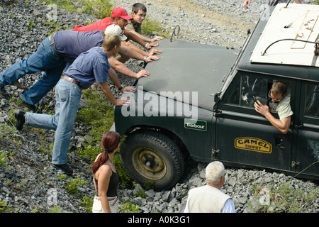 Il recupero di un blocco degli anni sessanta Land Rover Serie 2a 109 Station Wagon LWB. Foto Stock