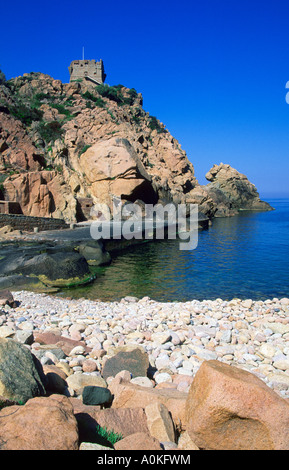 Torre di avvistamento tour de porto in spiaggia. porto, filosorma, Corsica, Francia, Europa Foto Stock