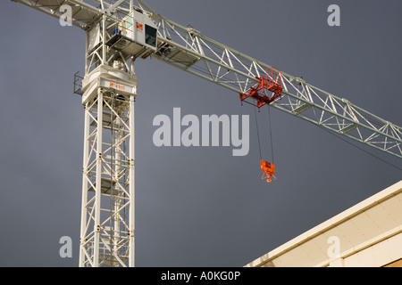 Costruzione edificio gru manutenzione riparazione su Meadow Hall Sheffield, Regno Unito Foto Stock