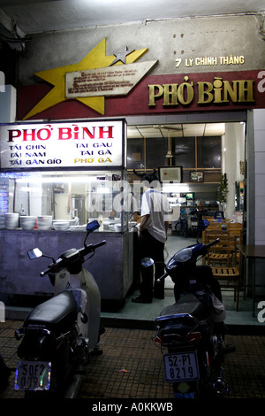 Pho Binh zuppa di noodle al Ristorante Shop, a Saigon, HO CHI MINH, Ho Chi Minh City, Vietnam Foto Stock