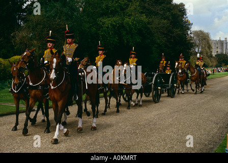La truppa di Kings Royal Artiglieria a cavallo nel parco del Castello di Windsor, Berkshire, Inghilterra Foto Stock