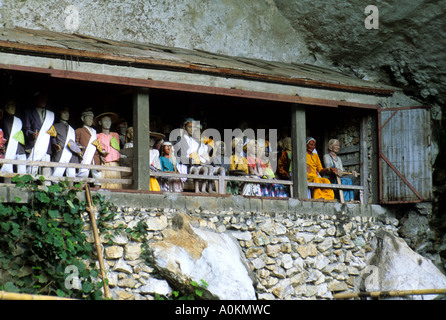 Tau-Tau,effigi di legno a Londa Nanggala,Toraja terra,per ricordare i morti su Sulawesi, Indonesia Foto Stock