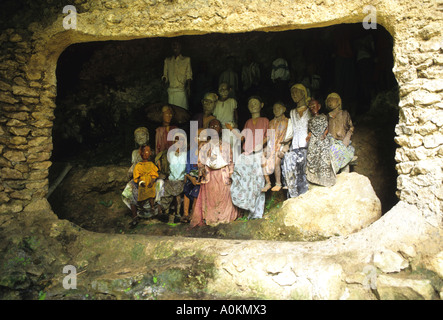 Tau-Tau,effigi di legno a Londa Nanggala,Toraja terra,per ricordare i morti su Sulawesi, Indonesia Foto Stock