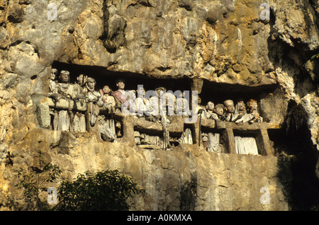 Tau-Tau,effigi di legno a Londa Nanggala,Toraja terra,per ricordare i morti su Sulawesi, Indonesia Foto Stock