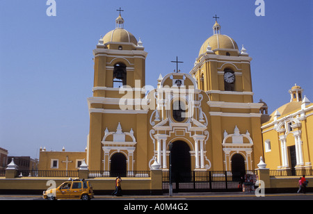 La cattedrale barocca in Plaza de Armas in Trujillo, Perú Foto Stock