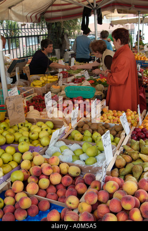 Martedì mercato a Diano Marina Liguria Italia Foto Stock