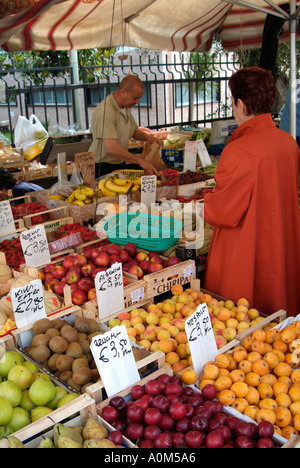 Martedì mercato a Diano Marina Liguria Italia Foto Stock