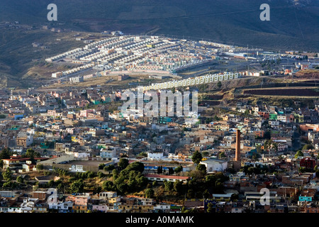 Vista generale di basso reddito alloggiamento in Zacatecas un sito Patrimonio Mondiale dell'UNESCO Foto Stock