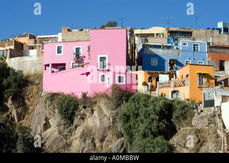 Sono vividamente case dipinte nel centro cittadino di Guanajuato un sito Patrimonio Mondiale dell'UNESCO Foto Stock