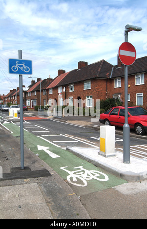 Londra Dagenham Becontree station wagon del mattone tradizionale alloggiamento integrato per snellire il traffico le installazioni su Rush Hour corse di ratto Foto Stock