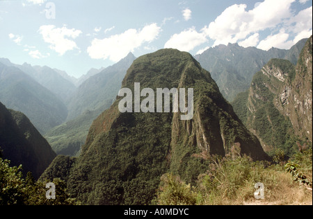 Il Perù montagne che circondano il Machu Picchu Foto Stock