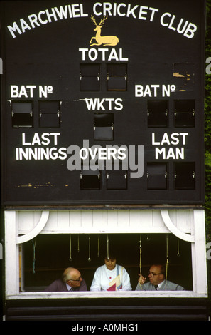 Village Cricket Marchweil Hall Clwyd scoreboard Foto Stock