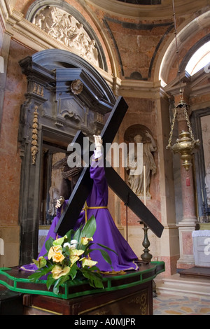 Paso con Cristo nella sua passione. Mafra National Palace e convento in Portogallo. Ordine francescano. Edificio in stile barocco. Foto Stock