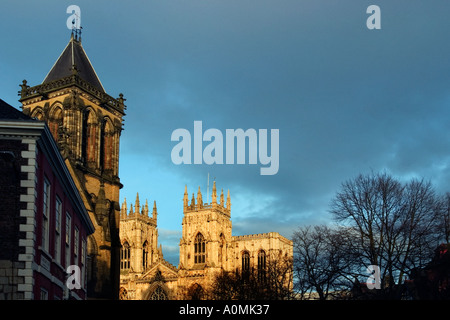 York Minster e la torre di St Wilfrids in York Foto Stock