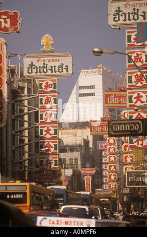 China Town di Bangkok in Thailandia il traffico pesante Foto Stock
