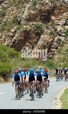 Il potere di pedale associazioni secolo doppia gara ciclistica Western Cape South Africa RSA Tradouw Pass Sistemi Axion team Foto Stock