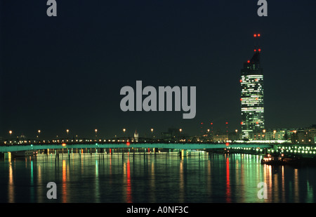 Edificio Torre millenni Vienna Foto Stock