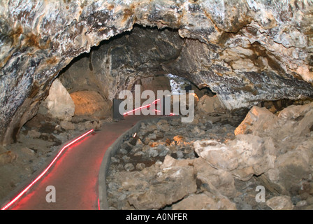 In una caverna sotterranea a letti di Lava Monumento Nazionale in tulelake California USA Foto Stock