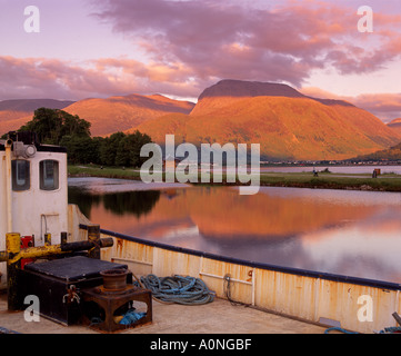 Il Caledonian Canal e Ben Nevis, Corpach, vicino a Fort William, Lochaber, Highland, Scotland, Regno Unito Foto Stock