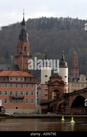 Heidelberg Old Bridge e alla porta Foto Stock