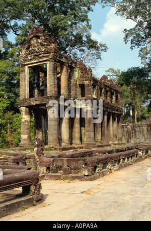 Insolito a due piani tempio interno al Preah Kahn complesso Angkor Wat Cambogia Foto Stock