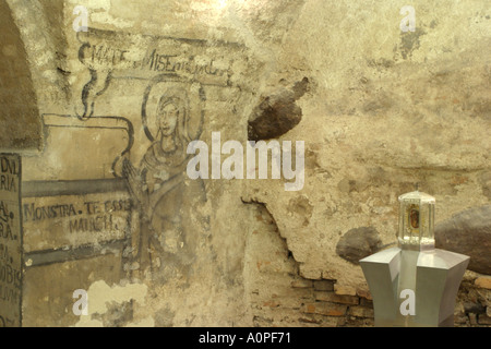 Cripta della Chiesa Ortodossa dello Spirito Santo che contiene i corpi dei Santi Antonio e Ivan Eustachio a Vilnius Lithua Foto Stock