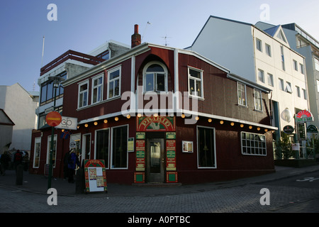 Pubblico islandese house restaurant cafe nel centro di Reykjavik Islanda, una crescente alternativi europei destinazione di viaggio Europa UE Foto Stock