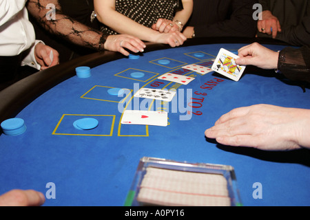 Blackjack Croupier Dealer Foto Stock