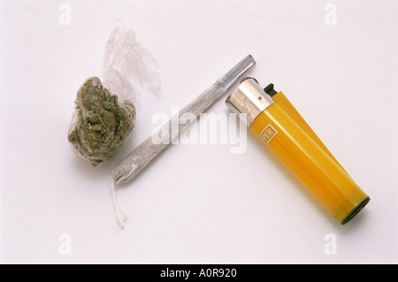 La marijuana un giunto spliff e leggero Foto Stock