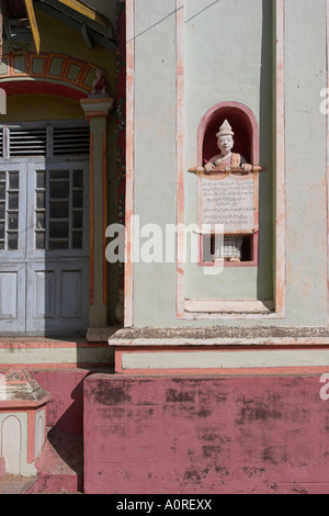 Thanboddhay Paya costruito nel XX secolo da Moehnyin Sayadaw detto contenere oltre 500000 immagini di Buddha Monywa Sagaing Foto Stock