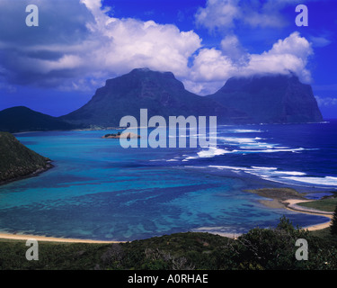 Le barriere coralline Mts Gower e Lidgbird Isola di Lord Howe Nuovo Galles del Sud Australia Foto Stock