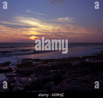 Ogmore tramonto con surfers 2327 Foto Stock