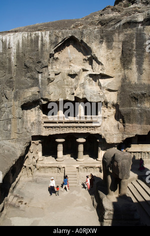 Le Grotte di Ellora templi tagliato nella roccia solida UNESCO World Heritage Site nei pressi di Aurangabad Maharashtra India Asia Foto Stock