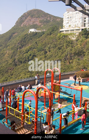 dh Peak Galleria VICTORIA PEAK HONG KONG Parco giochi per bambini cinesi bambini che giocano in cina bambini che giocano attività parco per bambini Mount austin Road Foto Stock