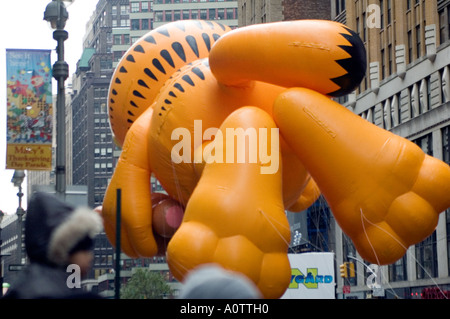 Garfield palloncino nel 2005 Macy's Thanksgiving Day parade di New York City Foto Stock